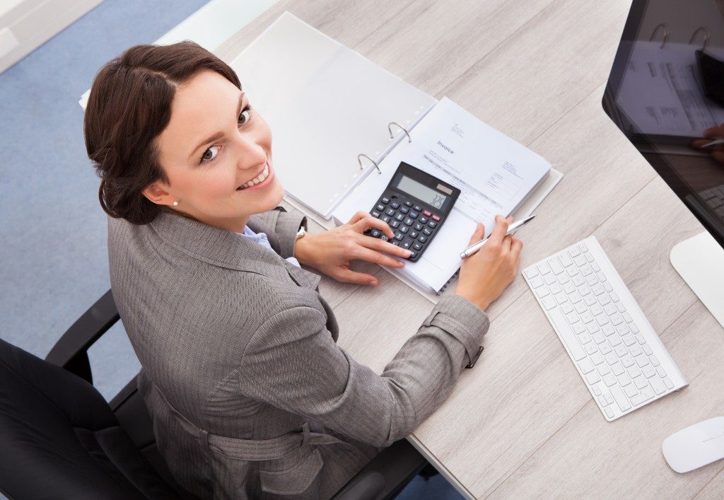Female accountant calculating bills