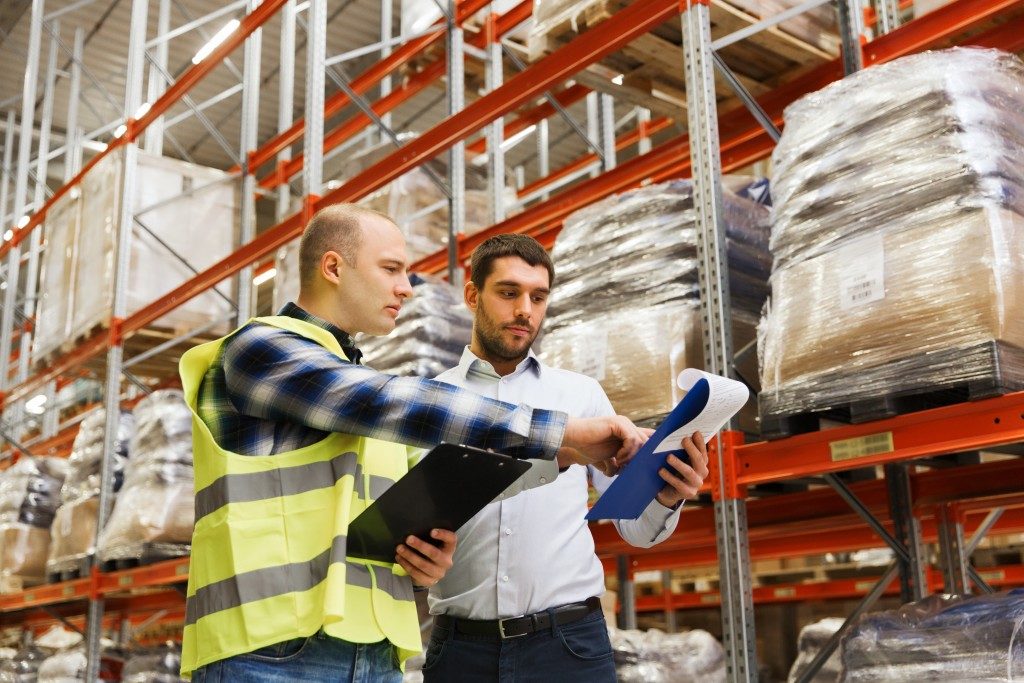 Checking shipment information in a warehouse