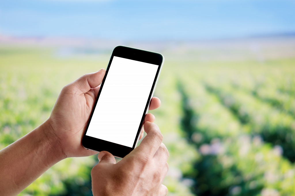 using mobile phone for farm communication