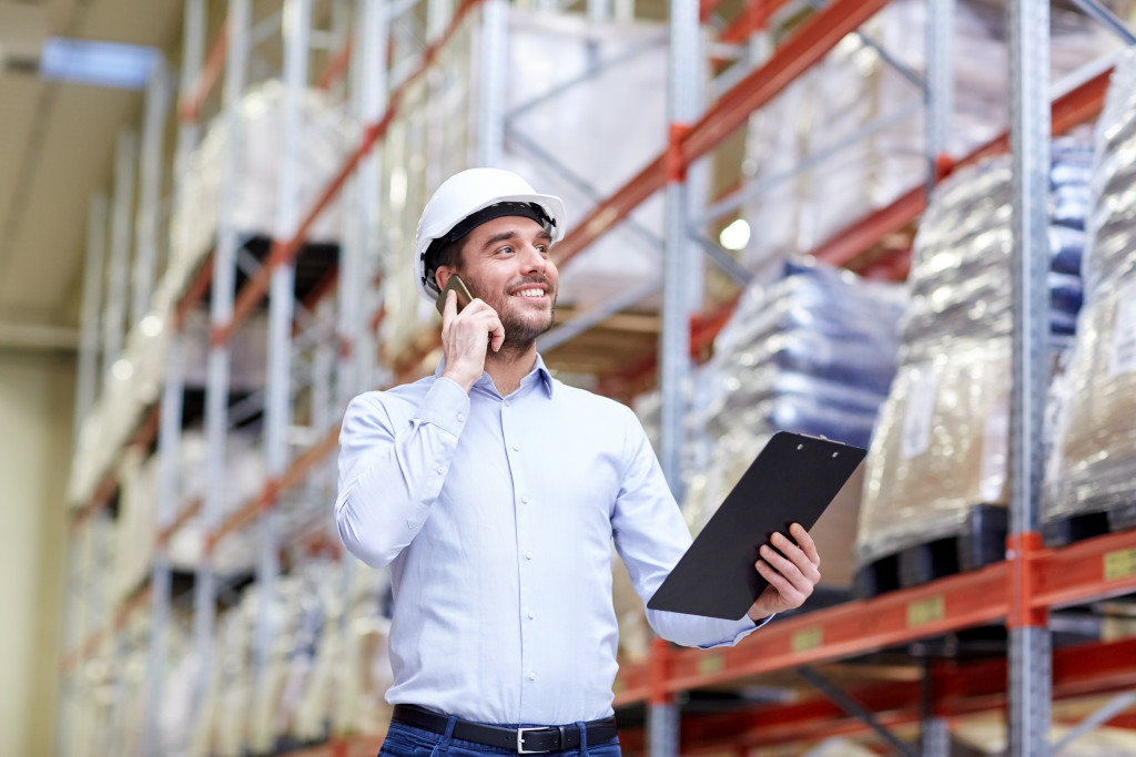 Providing customer service for warehousing